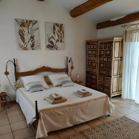 بيت ضيافة De La Rode Saumane